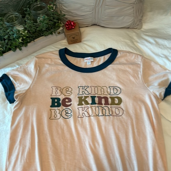 Peach with turq blue edging. “Be Kind” Liv T BOGO! - Picture 3 of 6